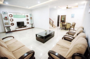 Homestay Miri Four Bedroom 17pax